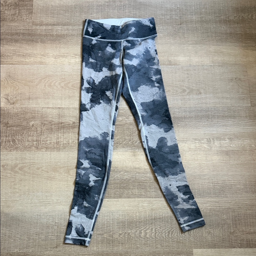 Lululemon Wunder Under Pant in the 'Floral Platoon Silver Spoon / Ambient Grey